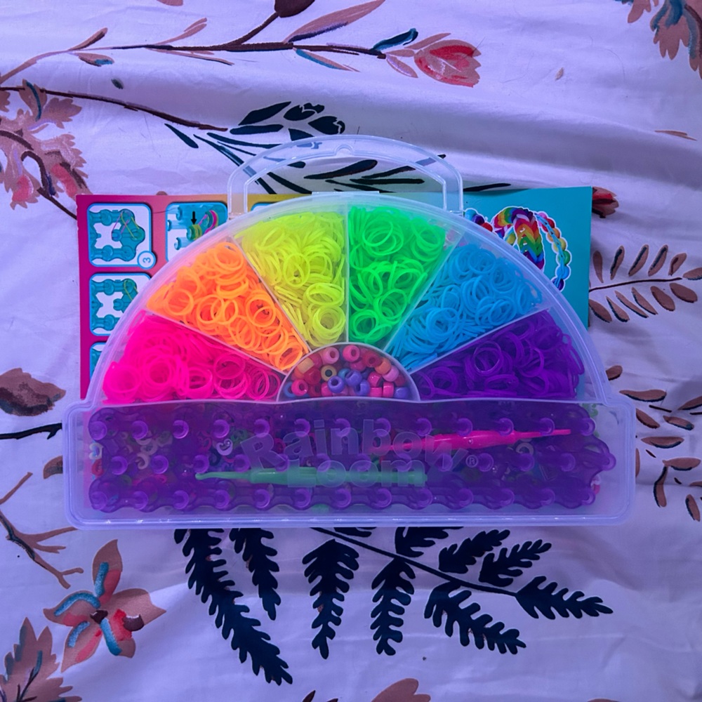 Rainbow Loom Set with Pastel Paradise Jumbo Bucket
